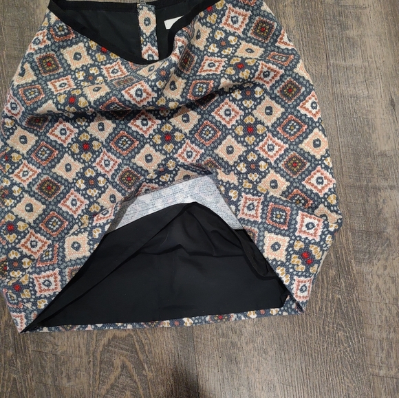 Loft abstract pattern mini skirt in muted fall colors - size 2 - Picture 10 of 10